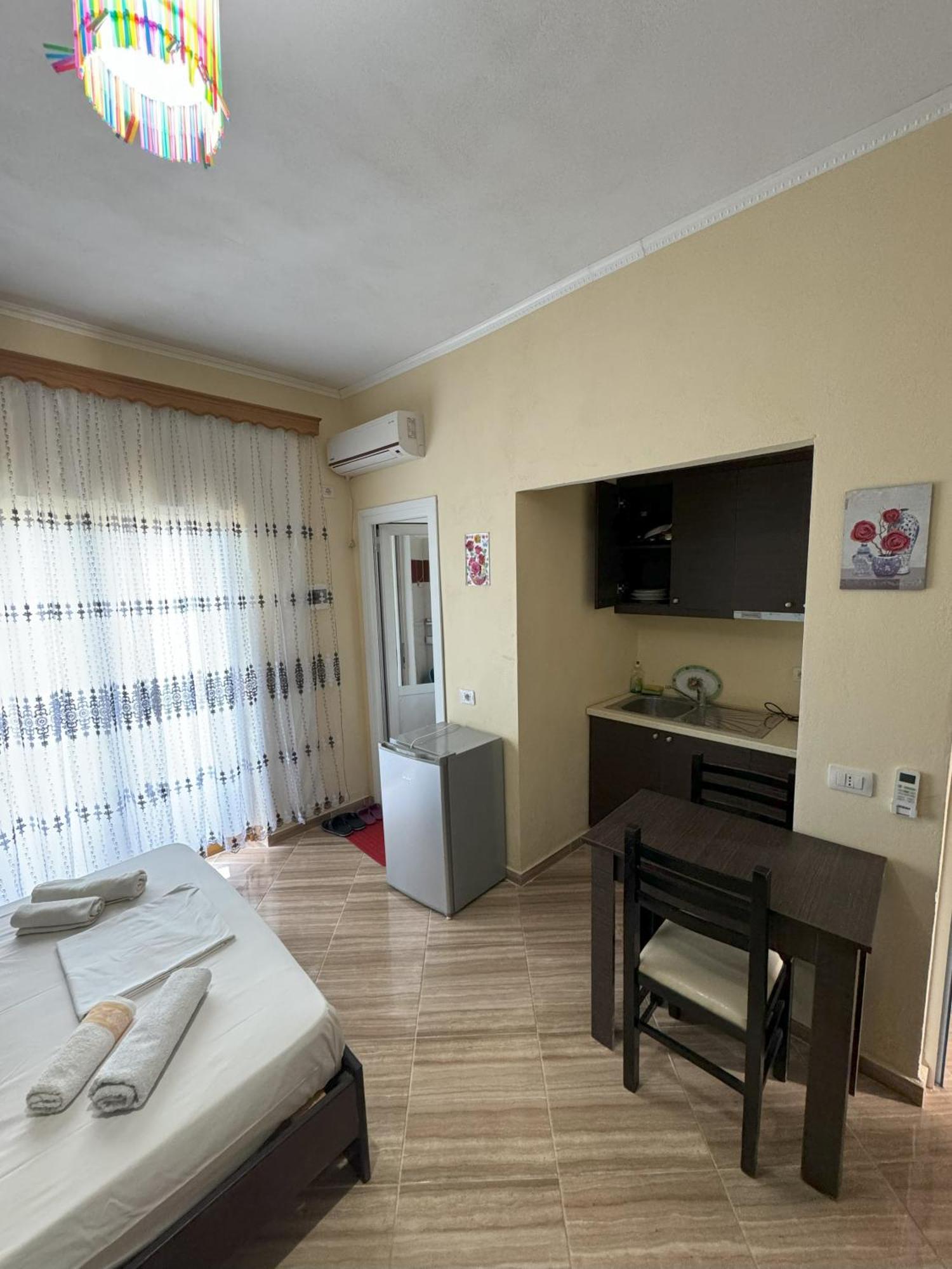 Adrian Agustin Rooms Lukove Luaran gambar