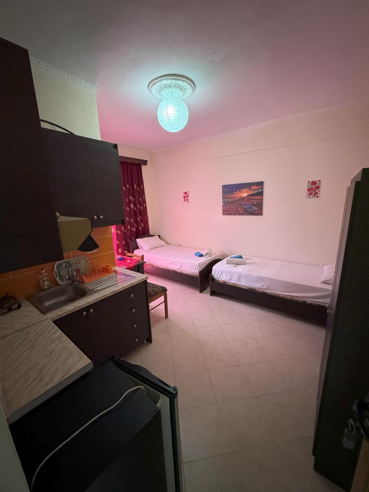 Adrian Agustin Rooms Lukove Luaran gambar