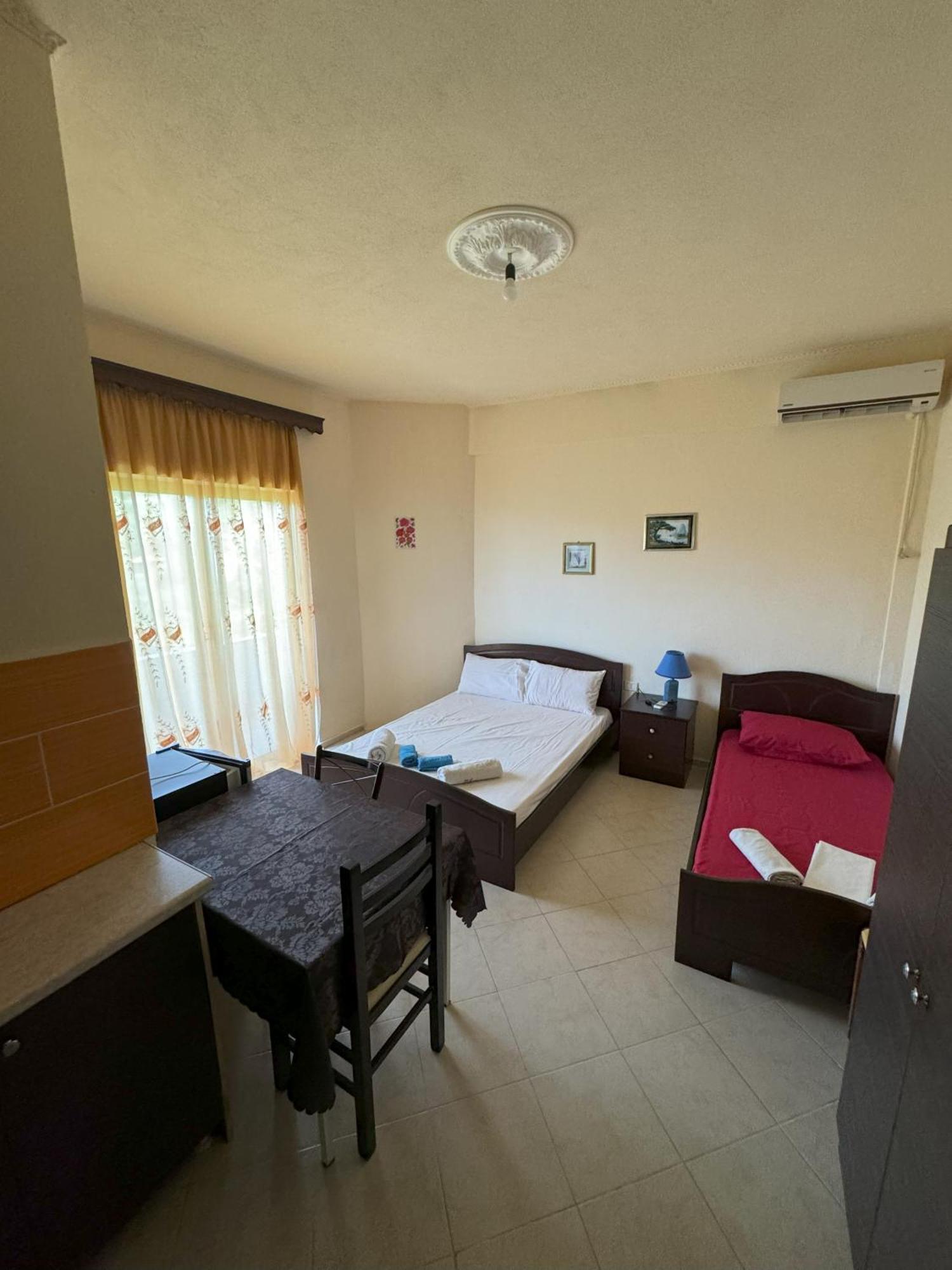 Adrian Agustin Rooms Lukove Luaran gambar