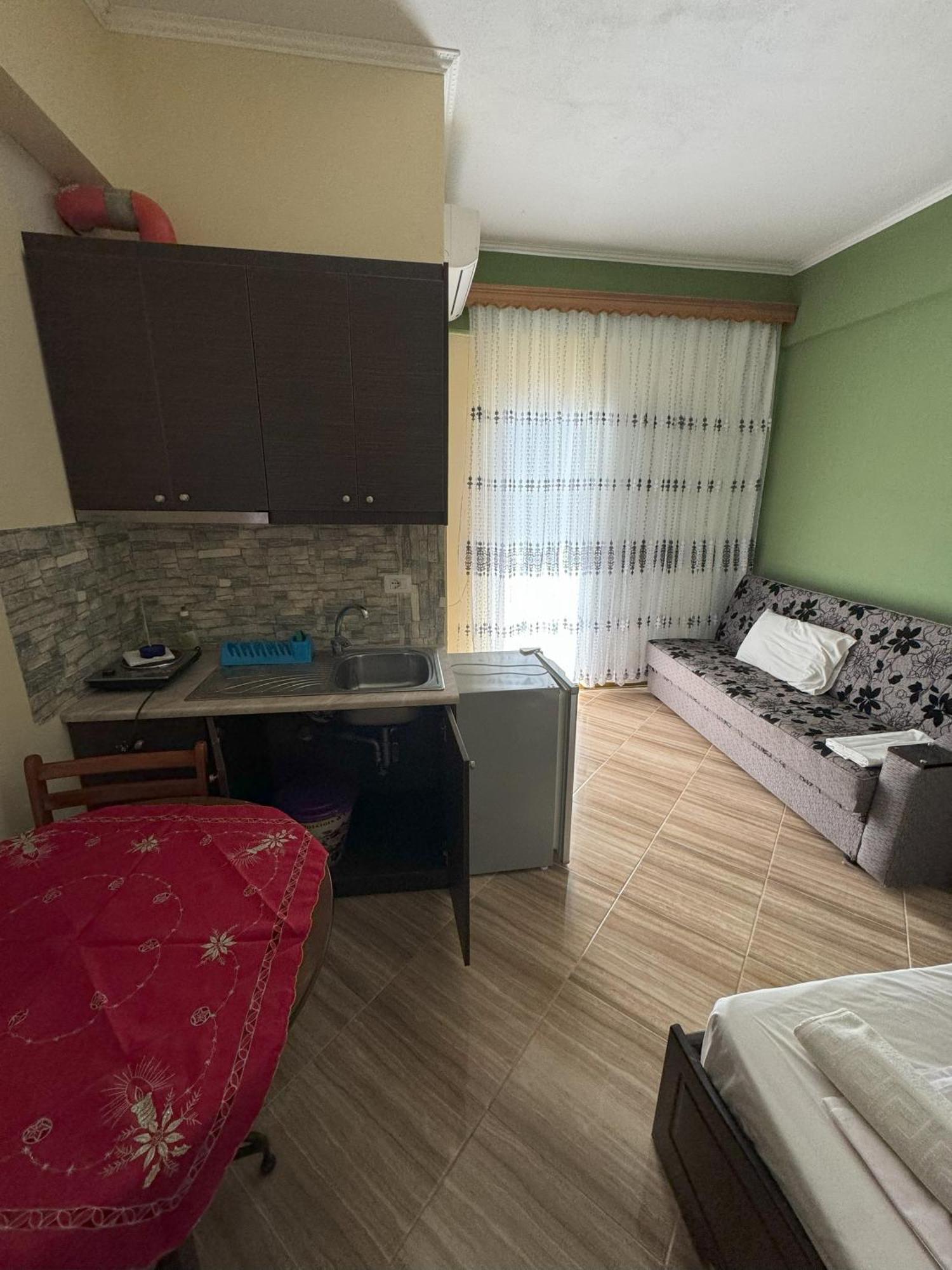 Adrian Agustin Rooms Lukove Luaran gambar