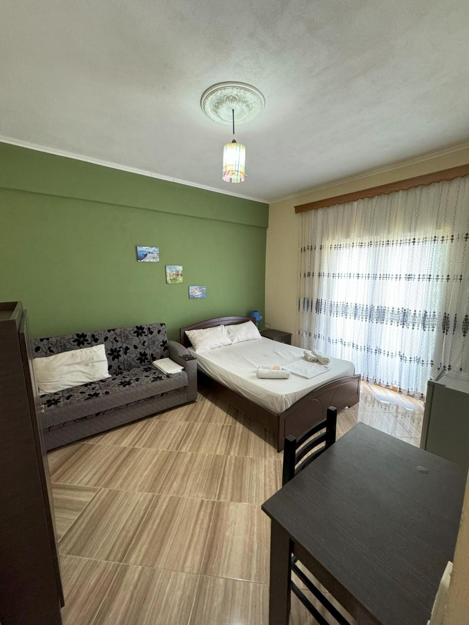 Adrian Agustin Rooms Lukove Luaran gambar