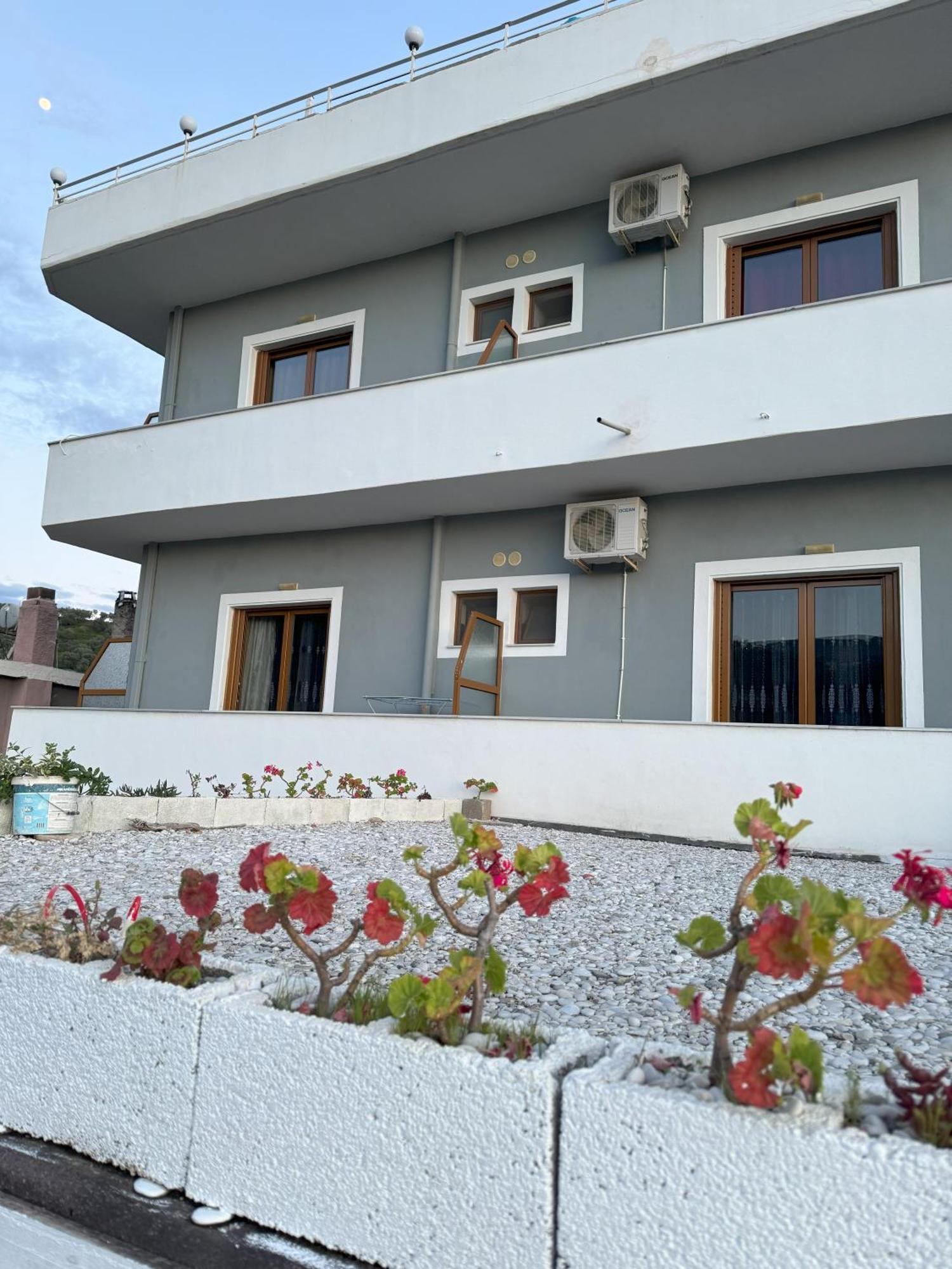 Adrian Agustin Rooms Lukove Luaran gambar