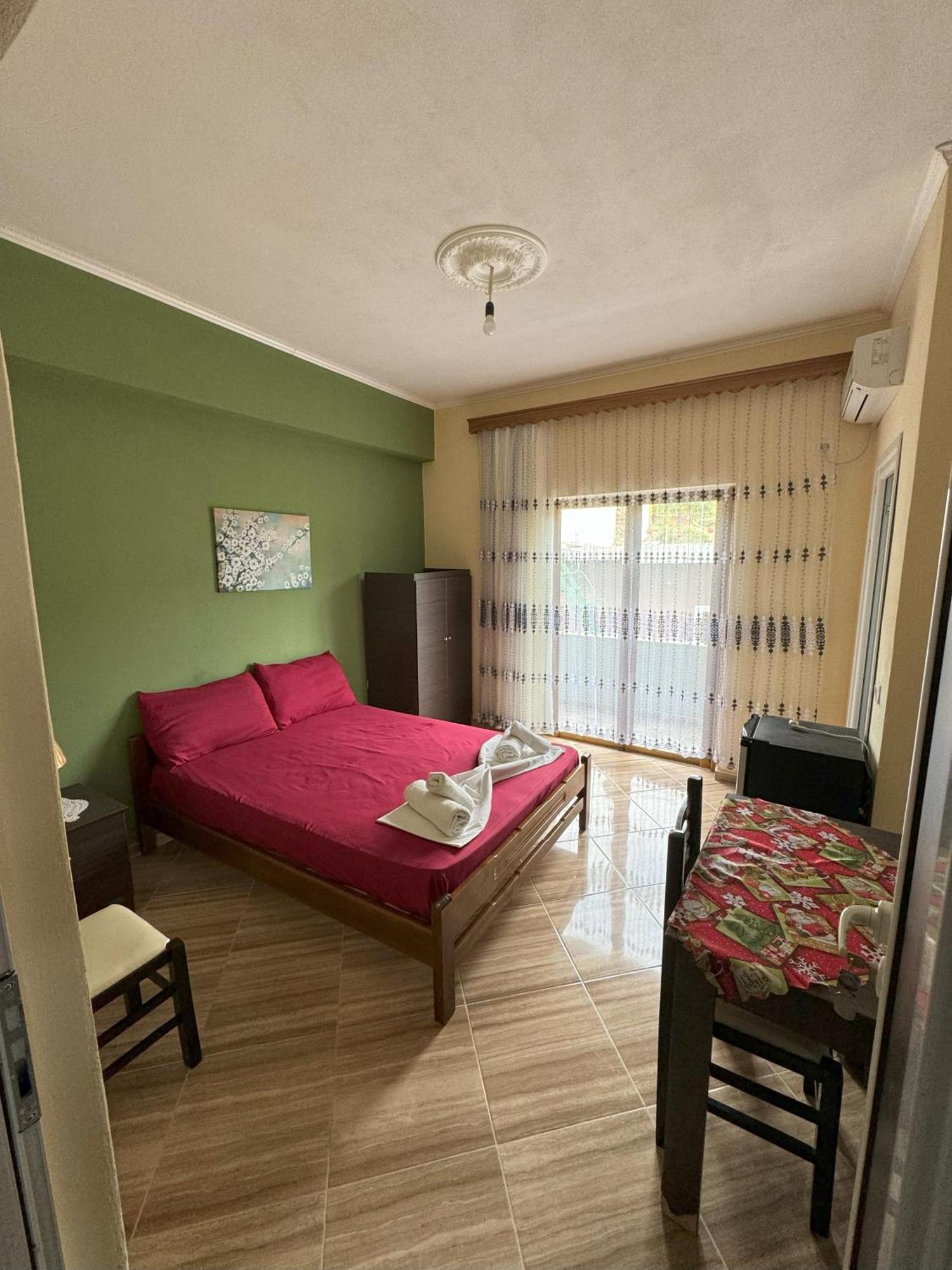 Adrian Agustin Rooms Lukove Luaran gambar