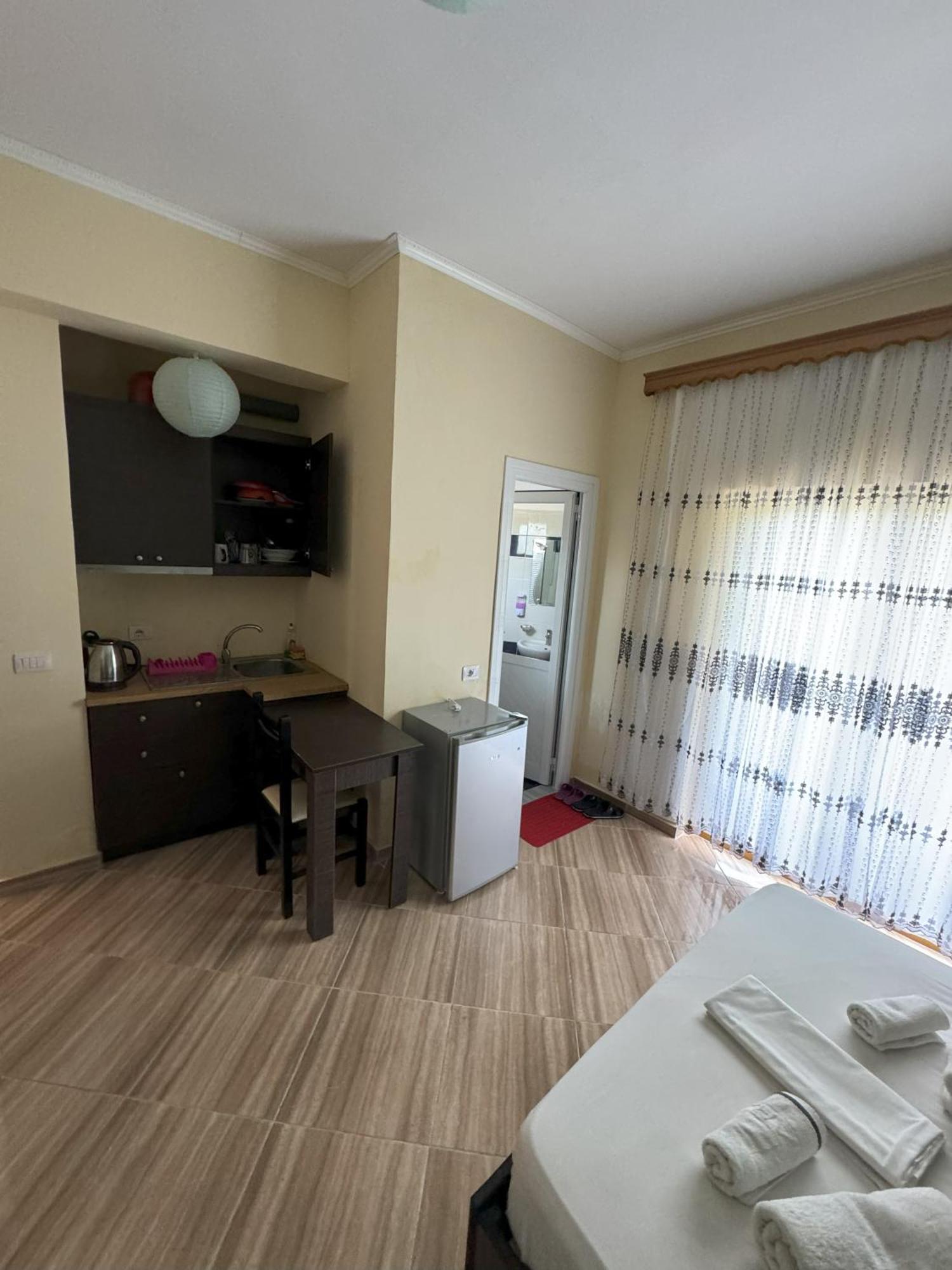 Adrian Agustin Rooms Lukove Luaran gambar